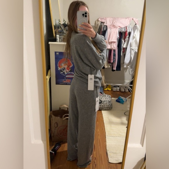 BRAND NEW ALO cashmere jet set, set! - Picture 4 of 5